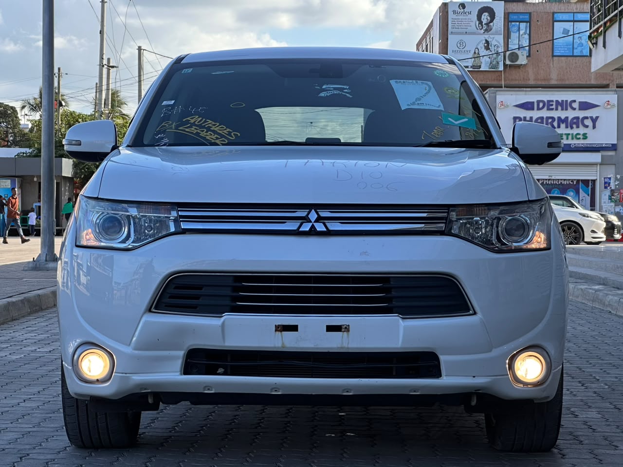 MITSUBISHI OUTLANDER